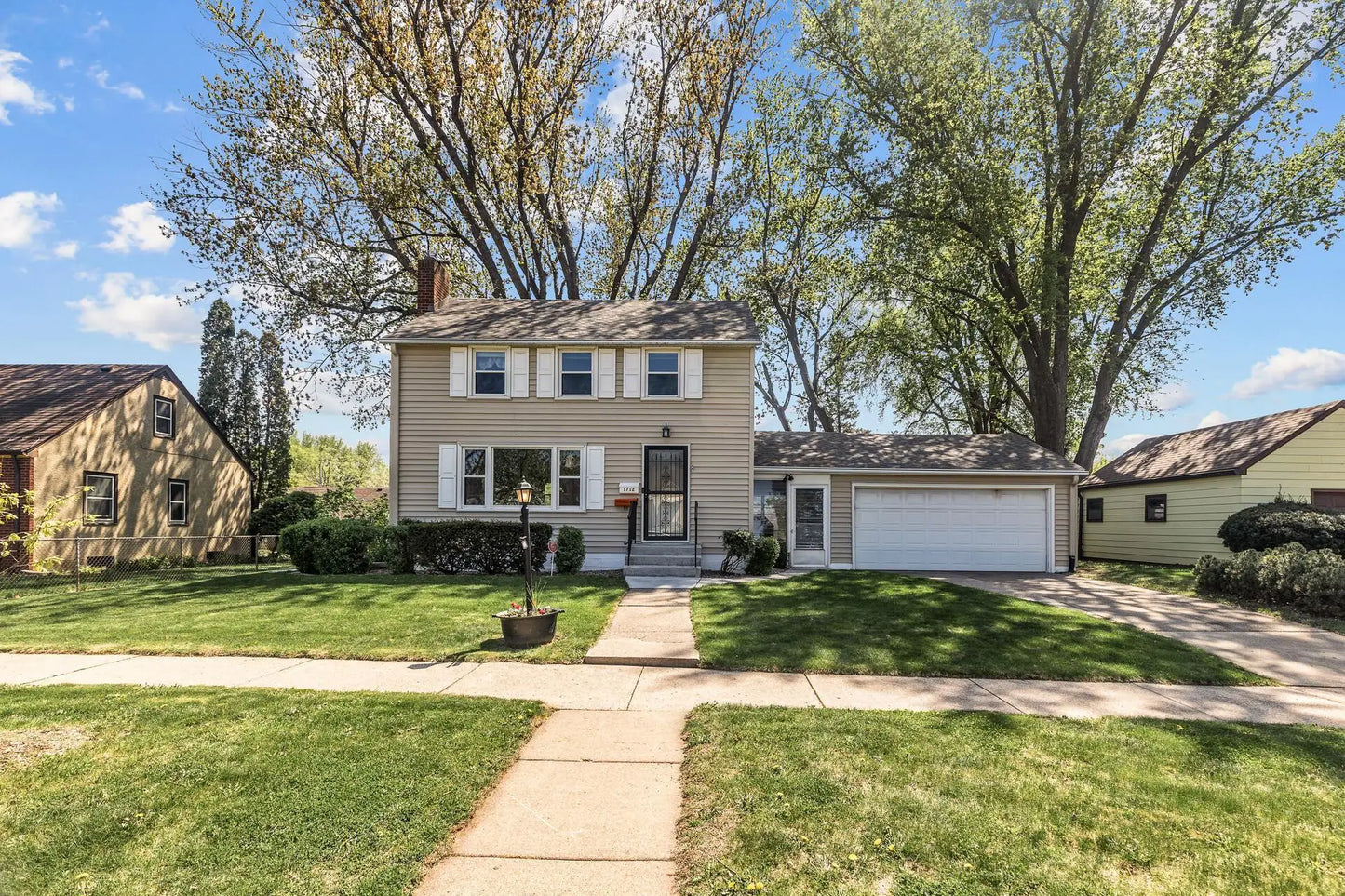 1712 Hyacinth Avenue, Saint Paul, MN 55106