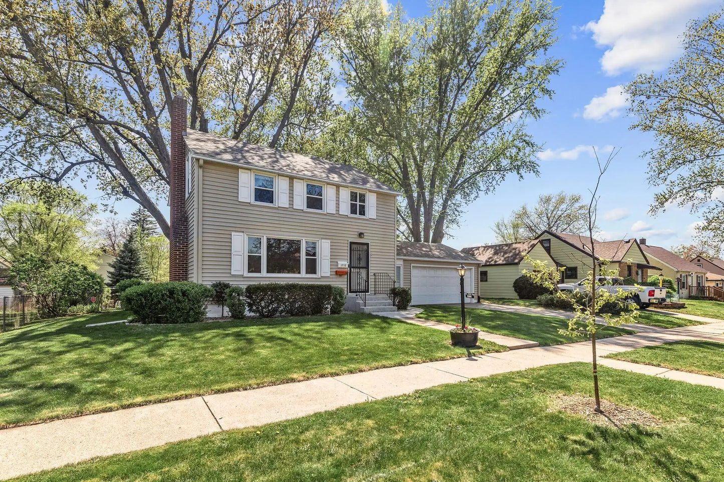 1712 Hyacinth Avenue, Saint Paul, MN 55106