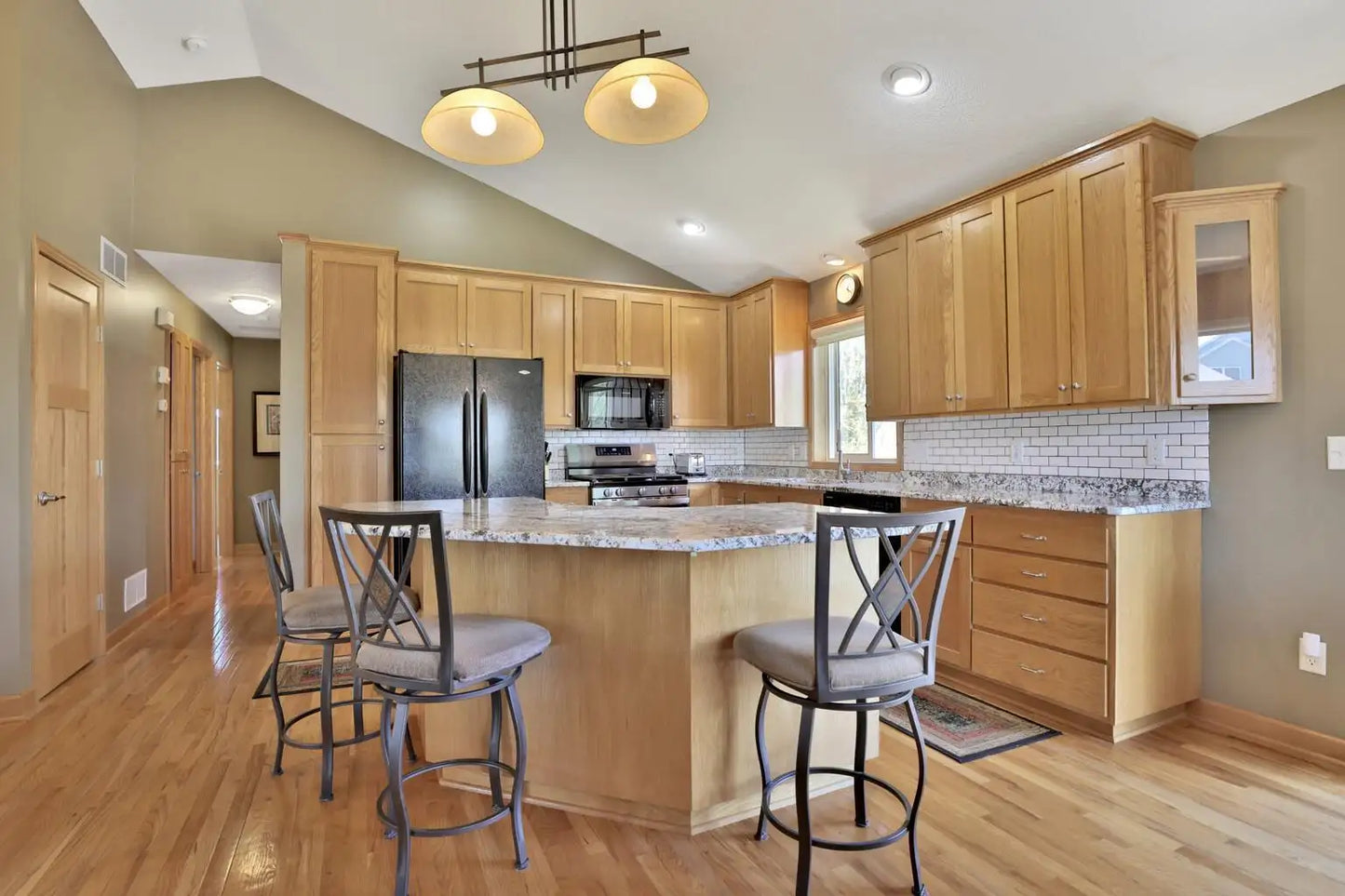 6136 Goodview Trail Circle, Hugo, MN 55038