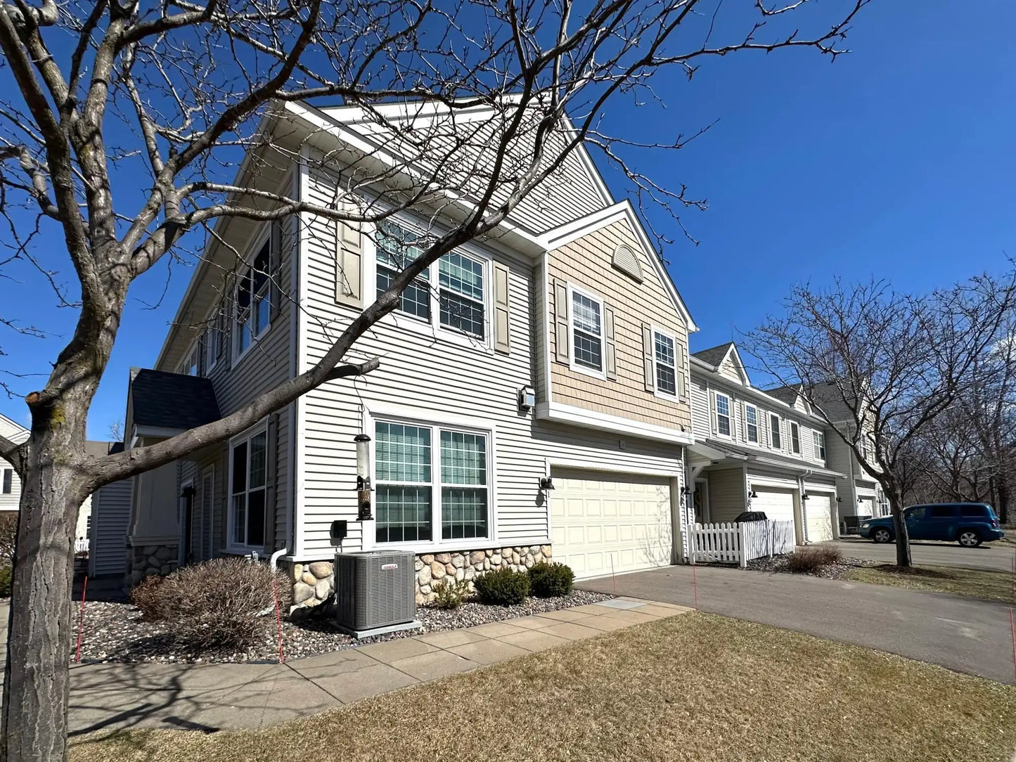 4553 Victor Path, Hugo, MN 55038