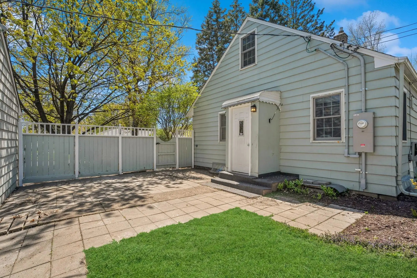 1645 Rose Place, Roseville, MN 55113