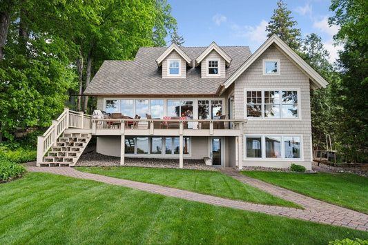 19820 Lakeview Avenue, Deephaven, MN 55331
