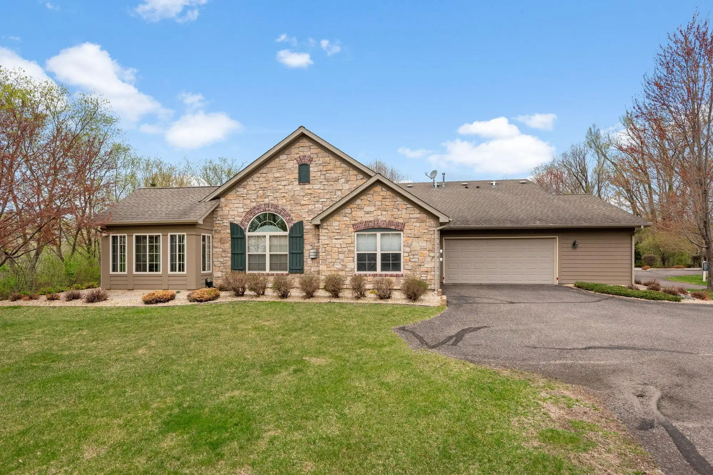24211 Rivers Edge Road, Rogers, MN 55374