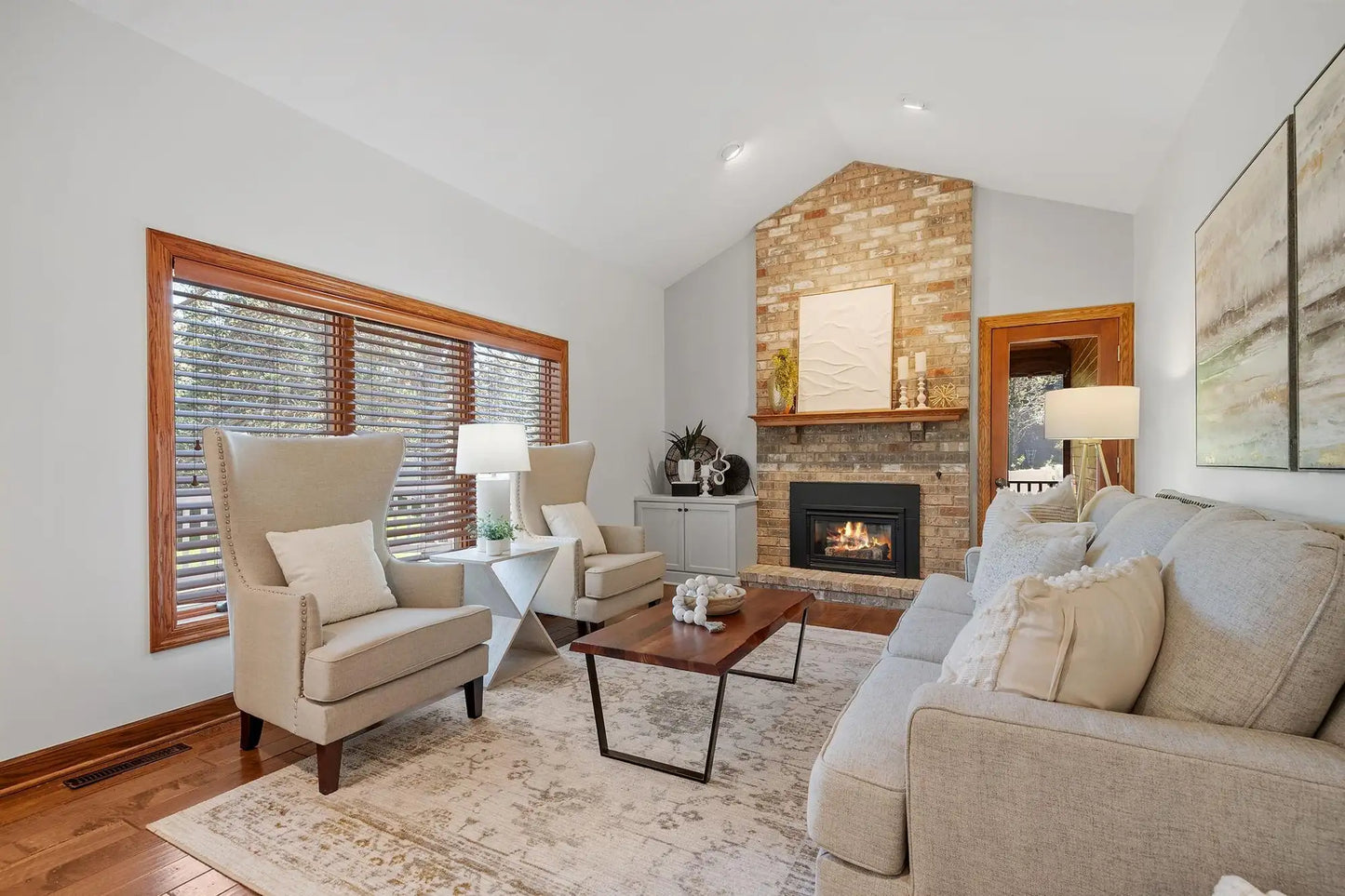 9137 Edinburgh Lane, Woodbury, MN 55125