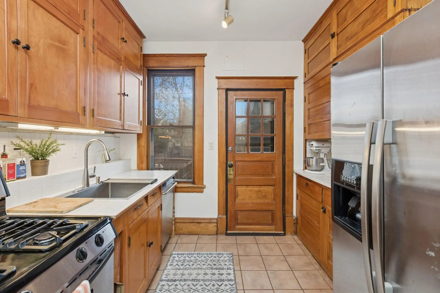 1255 Laurel Avenue, Saint Paul, MN 55104