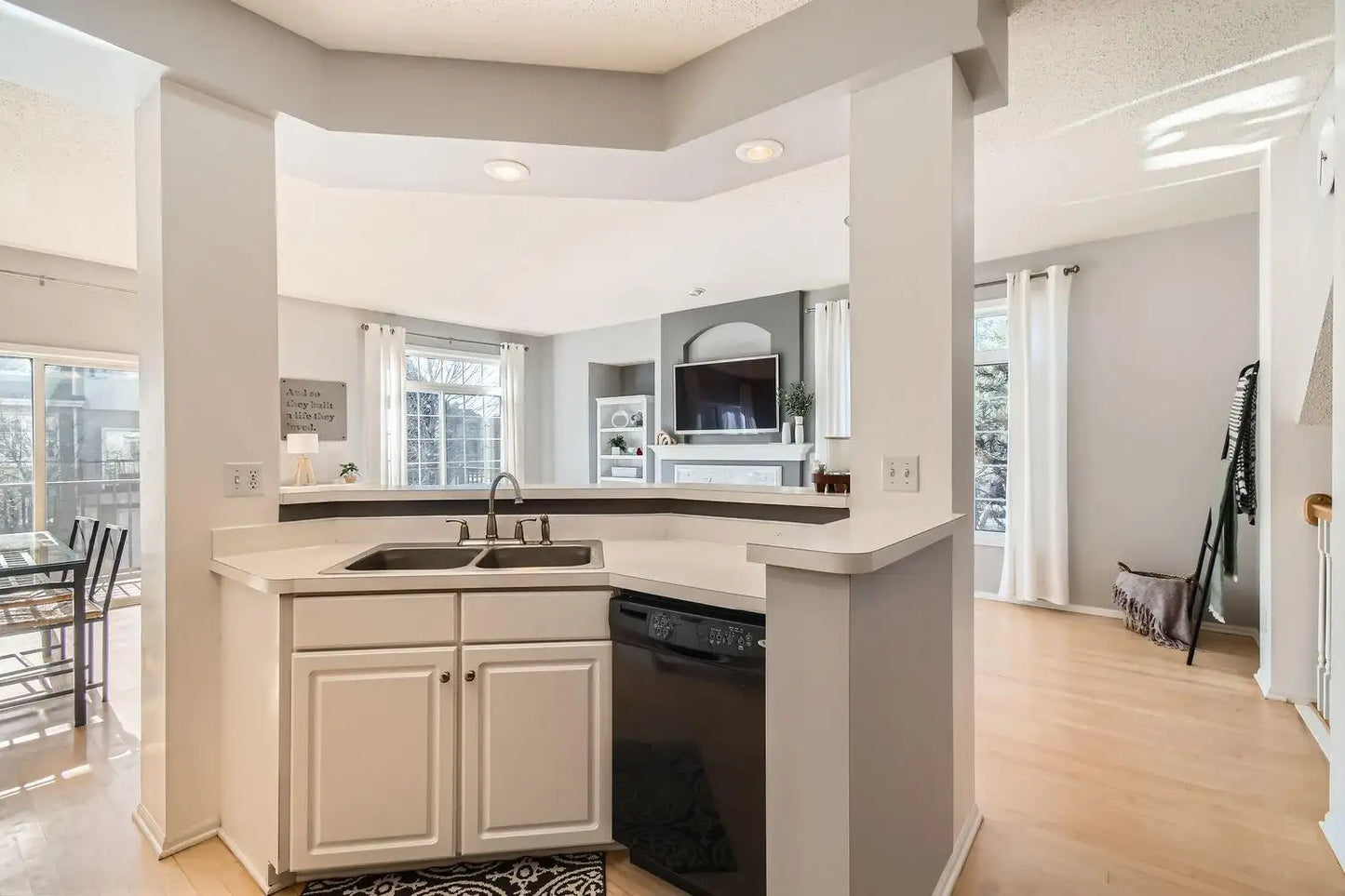 2311 Eagle Trace Lane, Woodbury, MN 55129