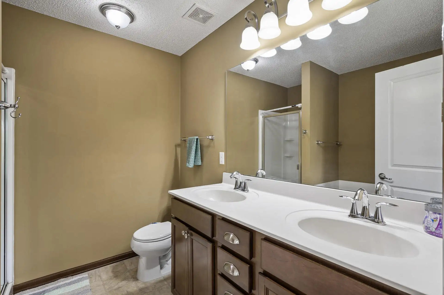 15860 60th Avenue, Plymouth, MN 55446