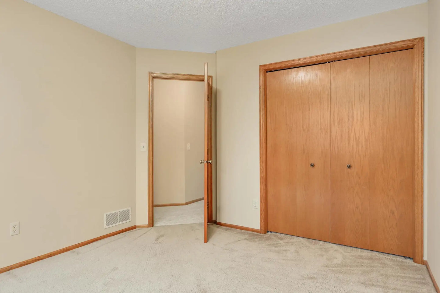 20503 Juno Trail, Lakeville, MN 55044