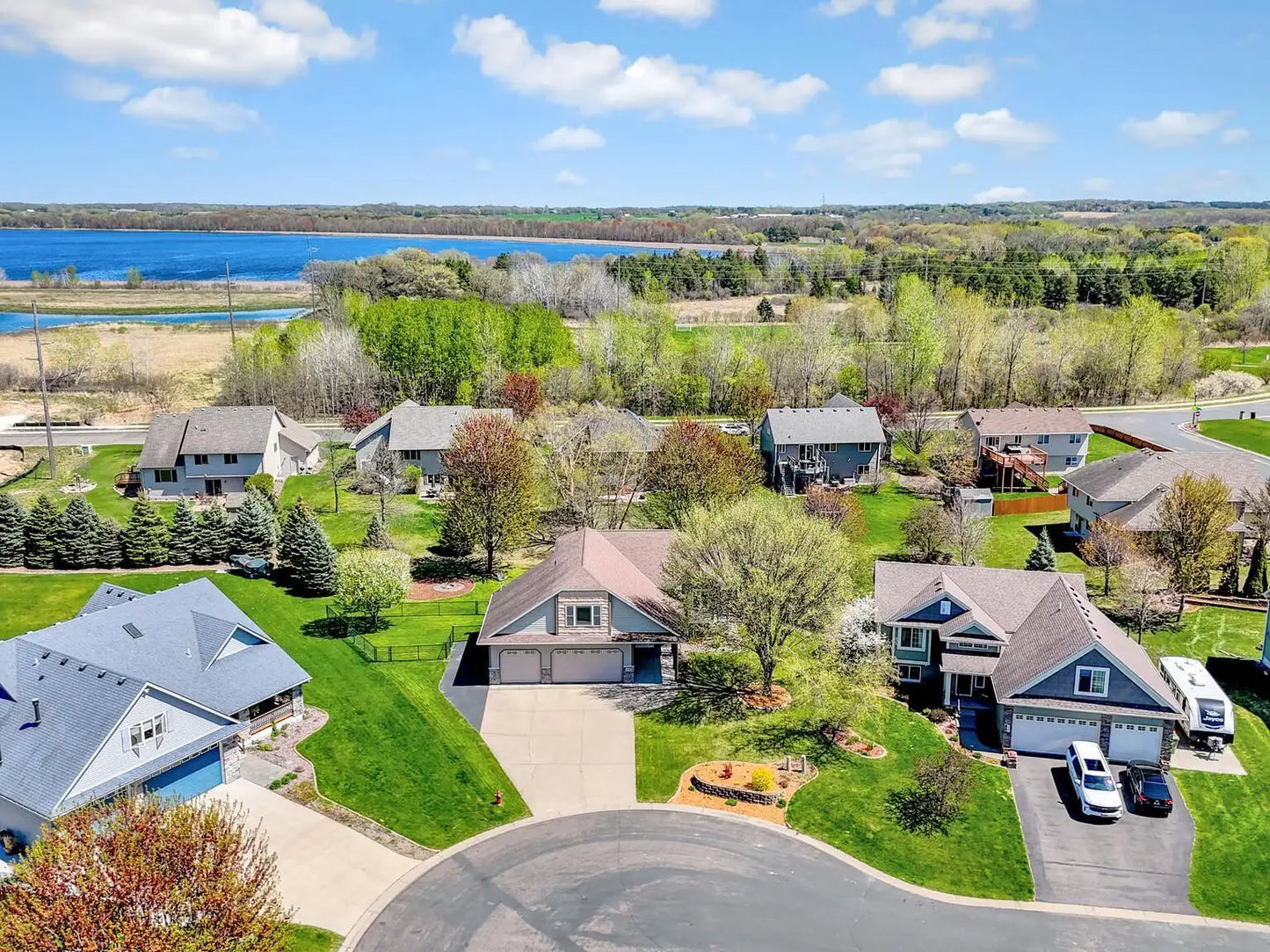6136 Goodview Trail Circle, Hugo, MN 55038