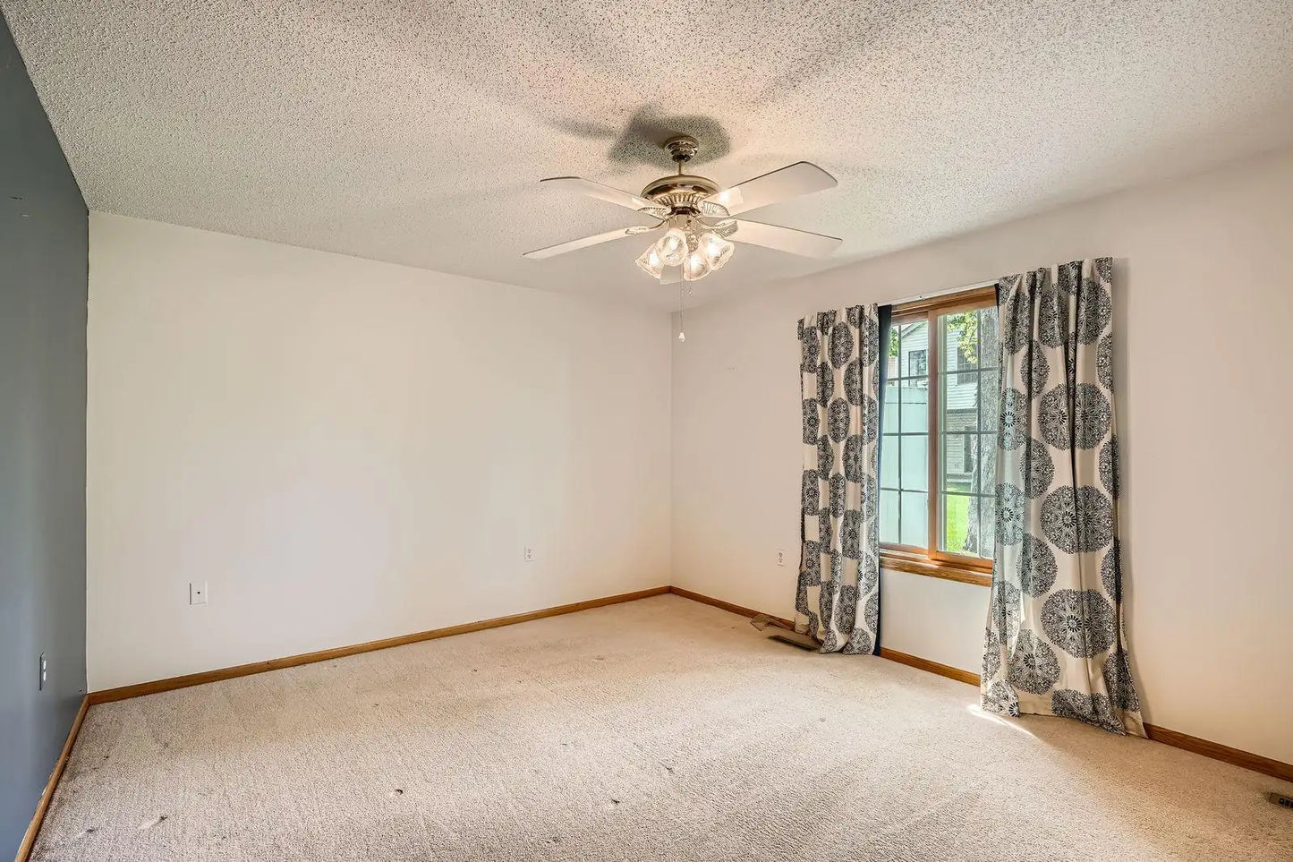 6850 Benton Way, Inver Grove Heights, MN 55076