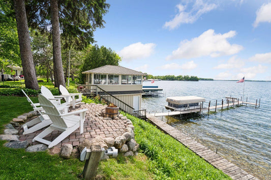 19820 Lakeview Avenue, Deephaven, MN 55331