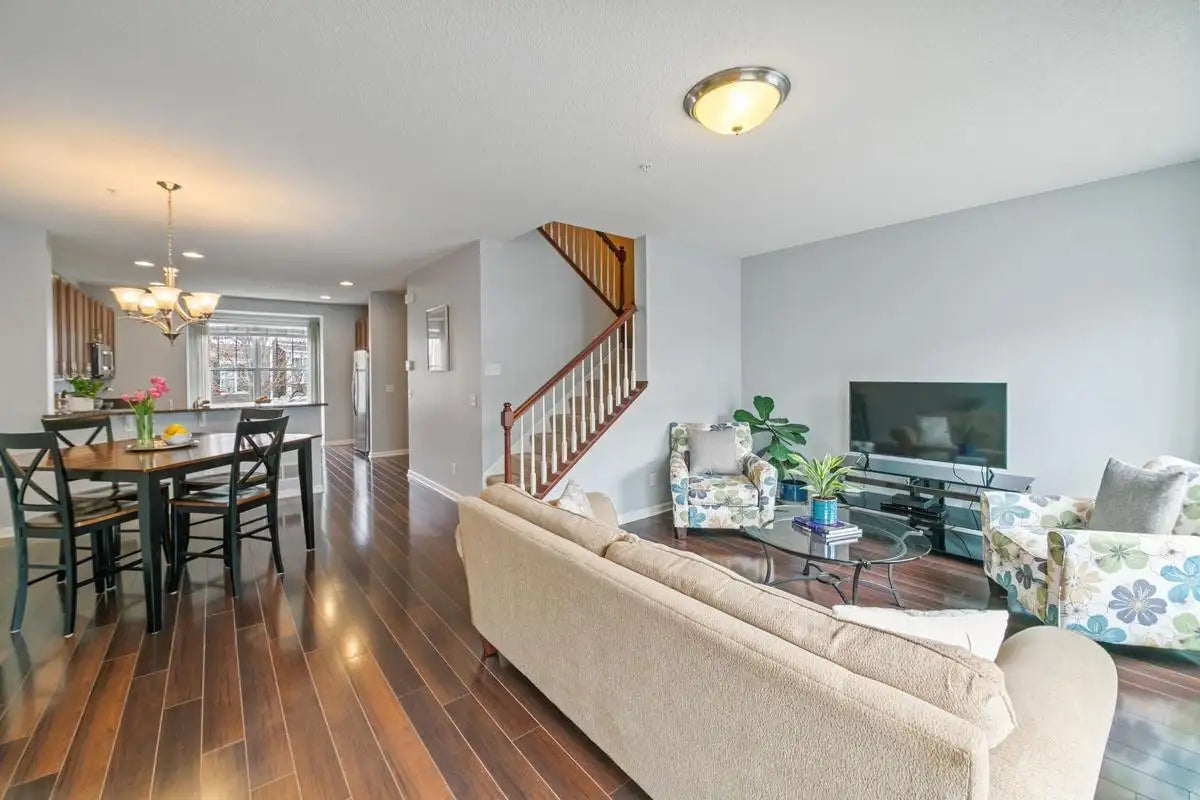 11300 Sandcastle Drive, Woodbury, MN 55129