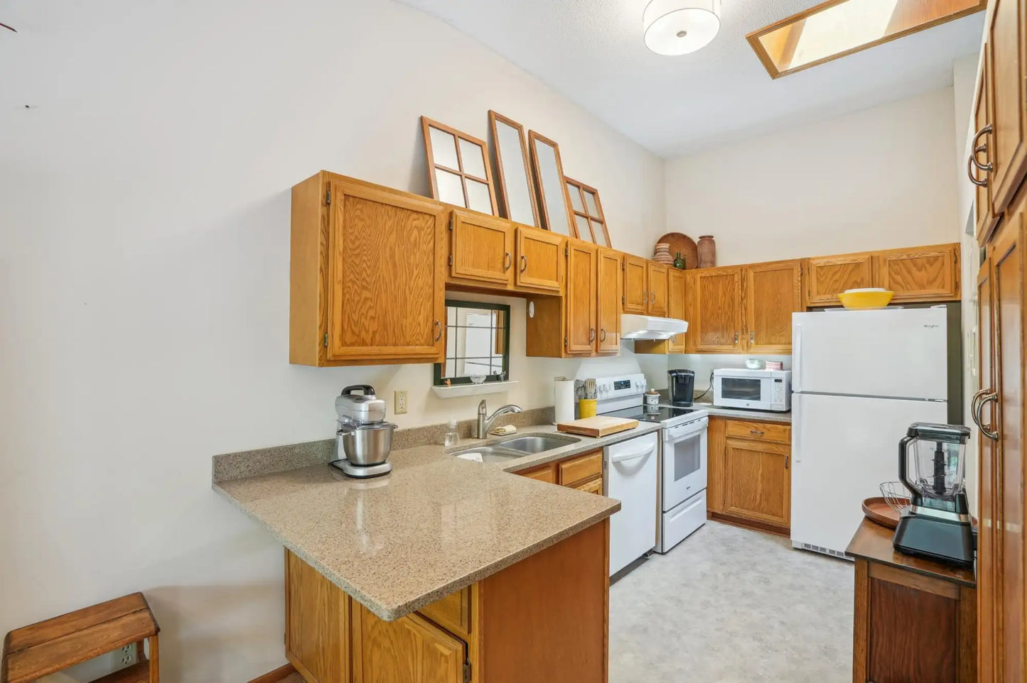 6637 Falstaff Road, Woodbury, MN 55125