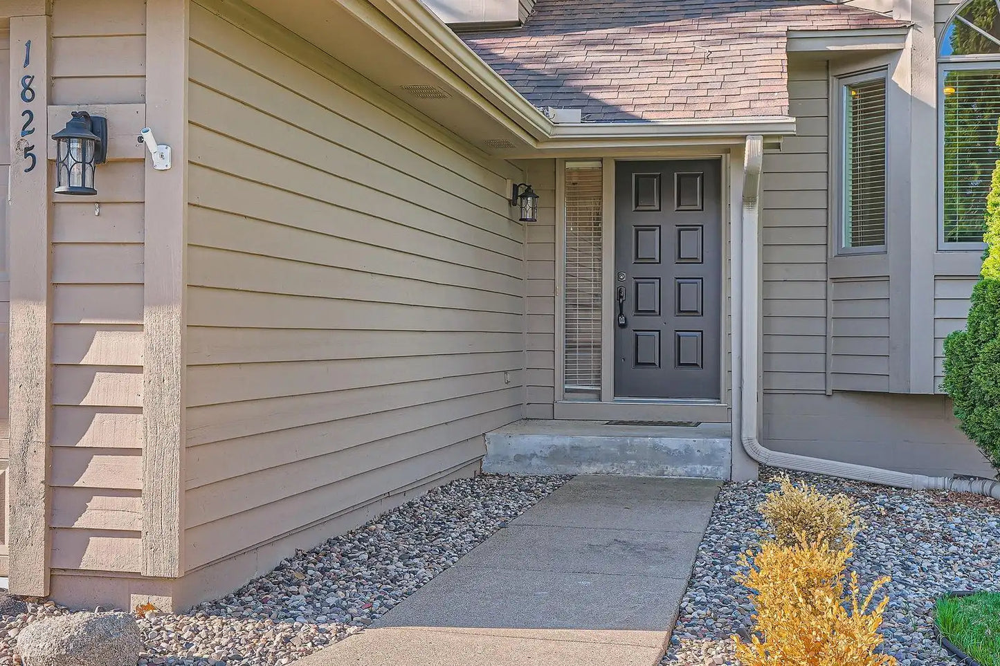 1825 Woodstone Drive, Victoria, MN 55386
