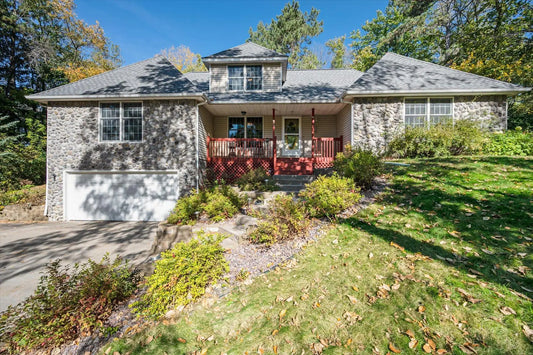 771 County Road B2 , Little Canada, MN 55117