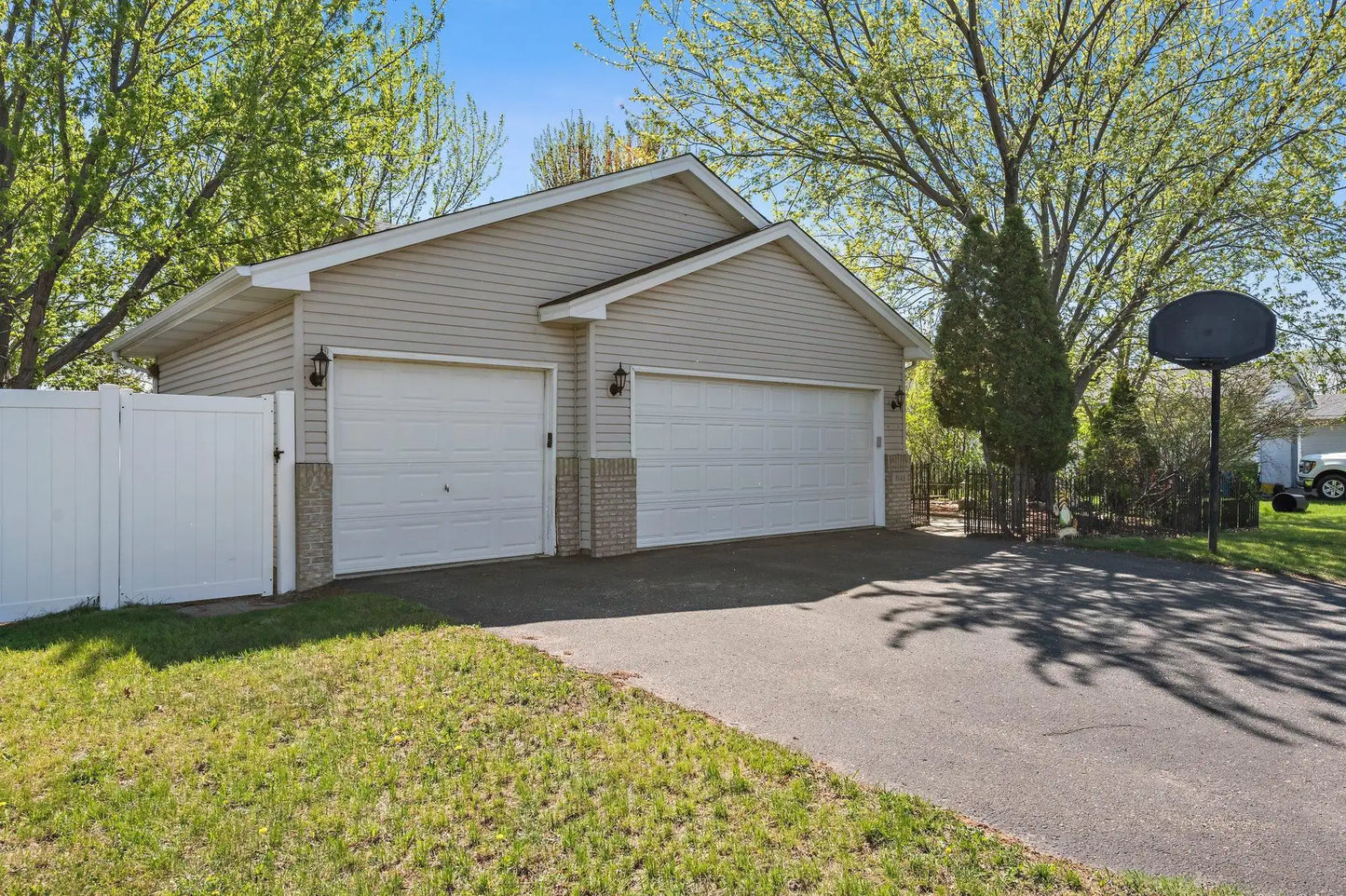 1145 Joes Lake Road, Cambridge, MN 55008