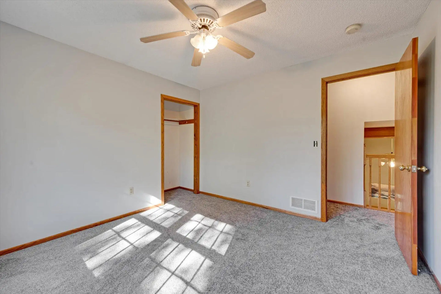 771 County Road B2 , Little Canada, MN 55117