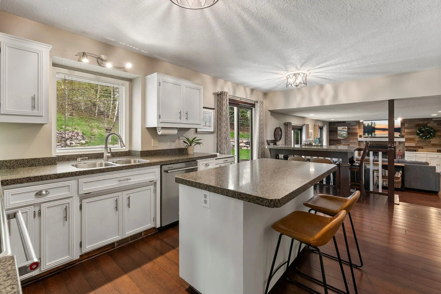 1421 Horseshoe Circle, Eagan, MN 55122