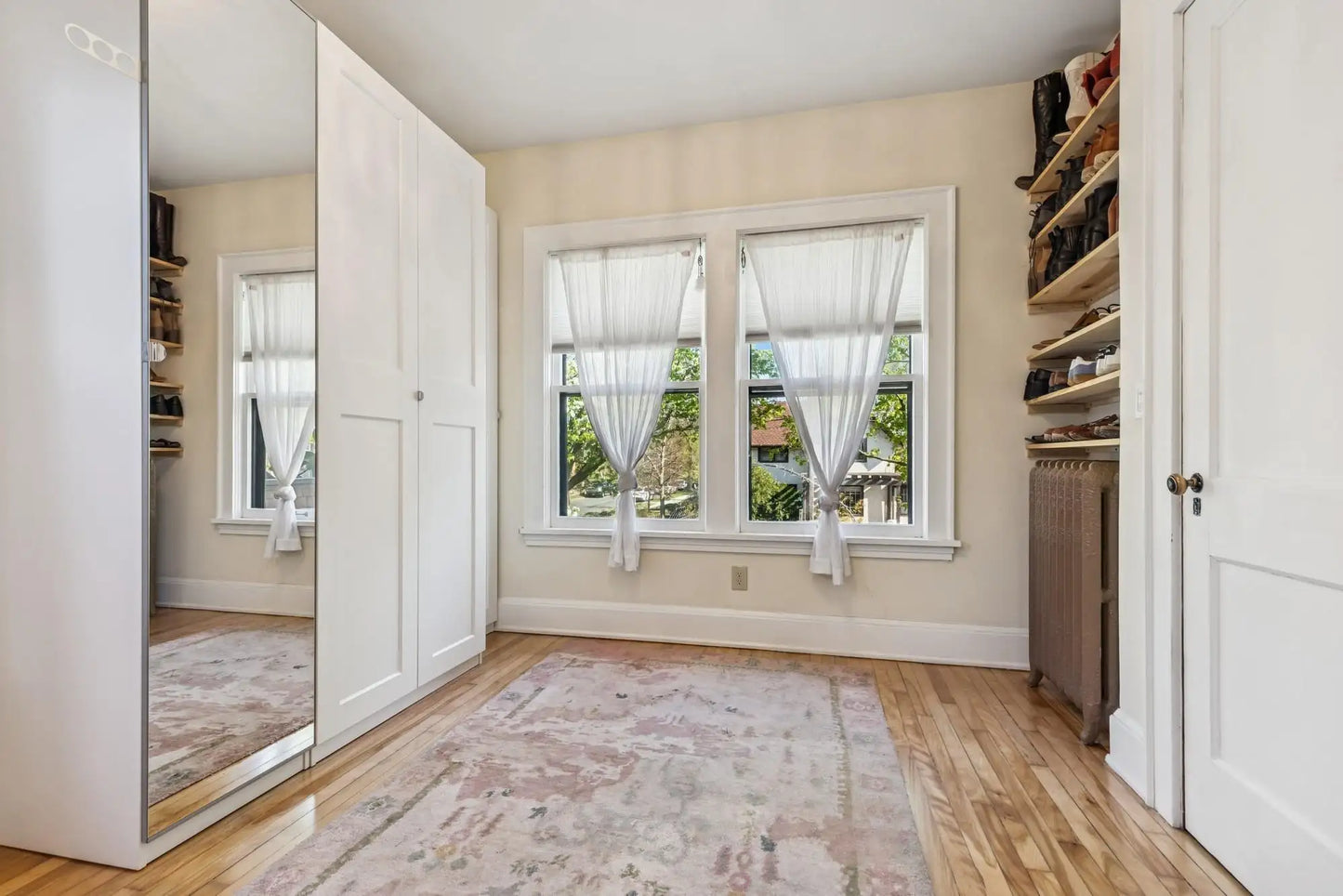 2323 Laurel Avenue, Minneapolis, MN 55405