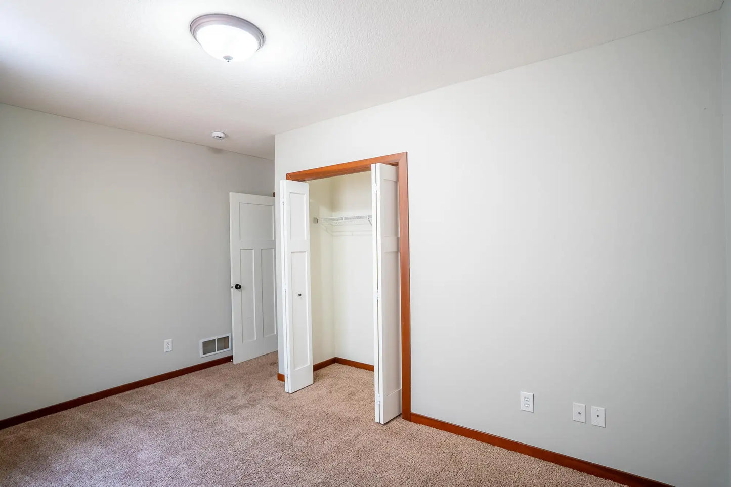 1550 Lincoln Park Drive, South Saint Paul, MN 55075