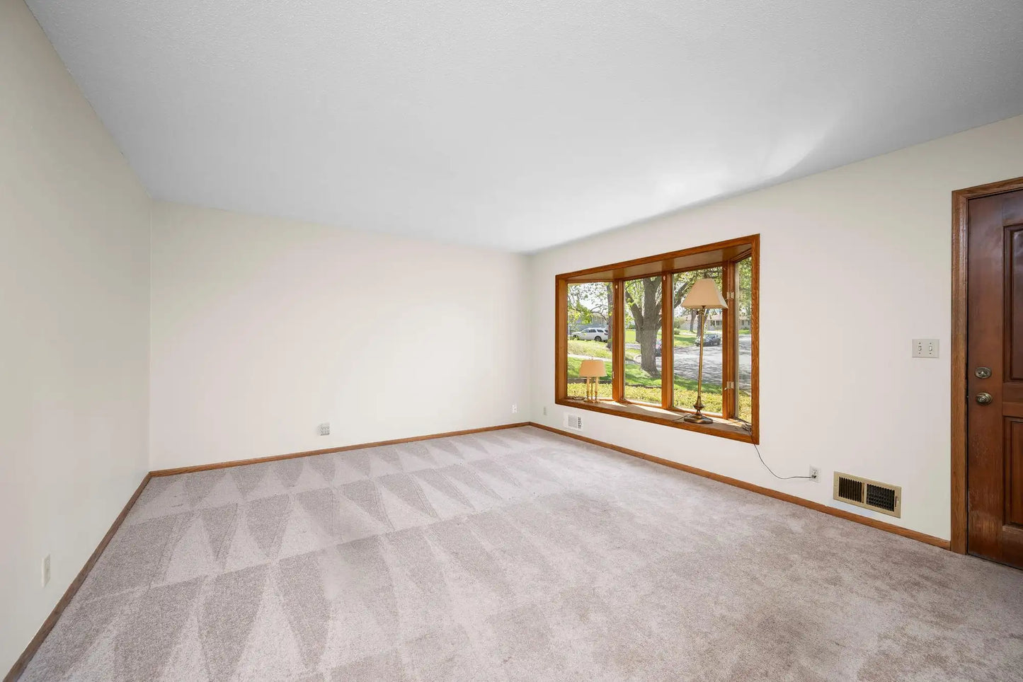 8435 Morris Circle, Bloomington, MN 55437