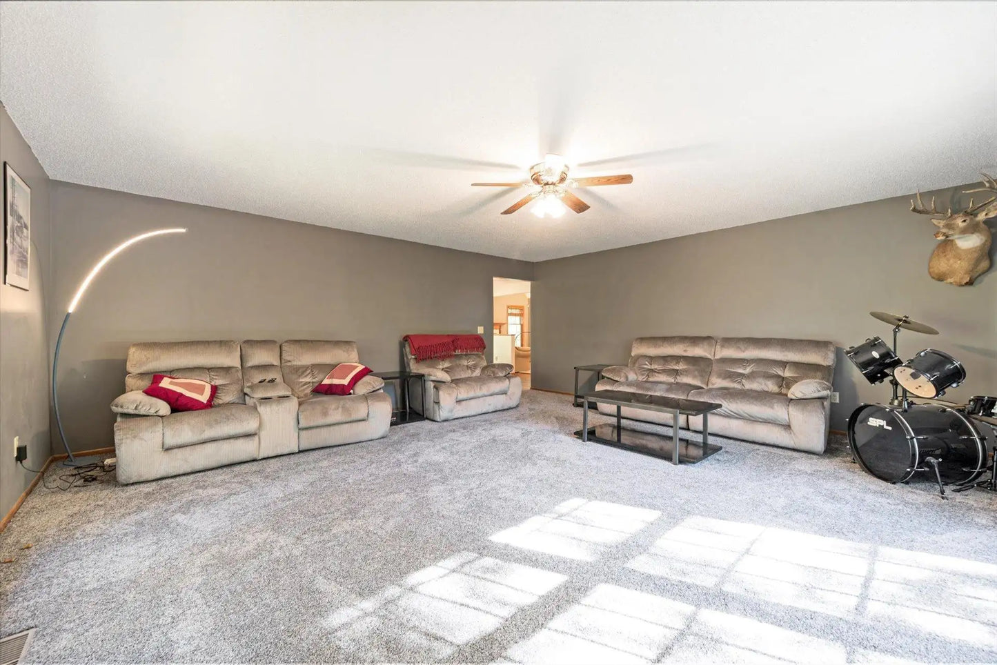 771 County Road B2 , Little Canada, MN 55117