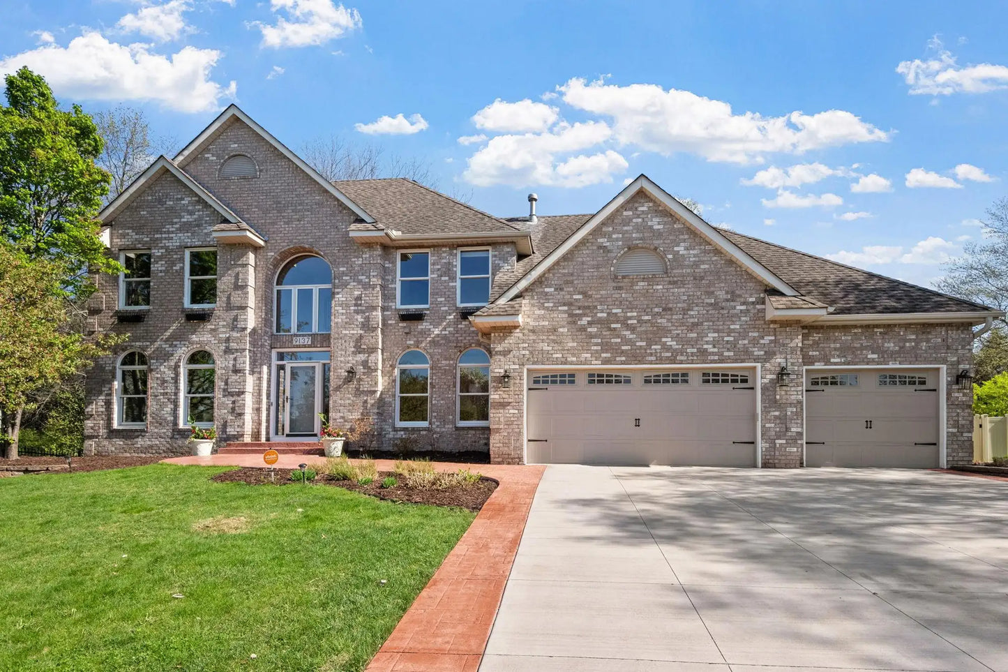 9137 Edinburgh Lane, Woodbury, MN 55125