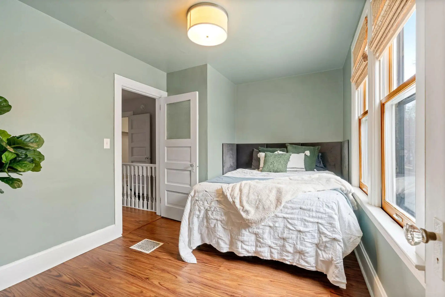 1033 Churchill Street, Saint Paul, MN 55103