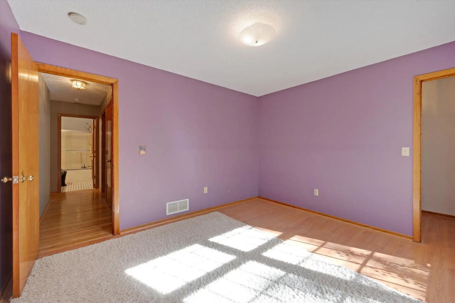 771 County Road B2 , Little Canada, MN 55117