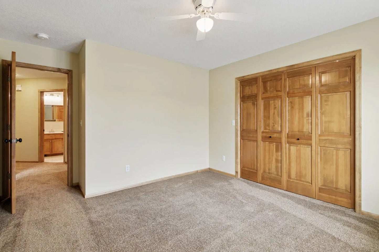 4633 Stonecliffe Drive, Eagan, MN 55122
